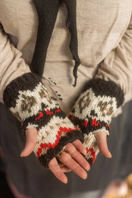 Geometric Wool Arm Warmers - Image 4
