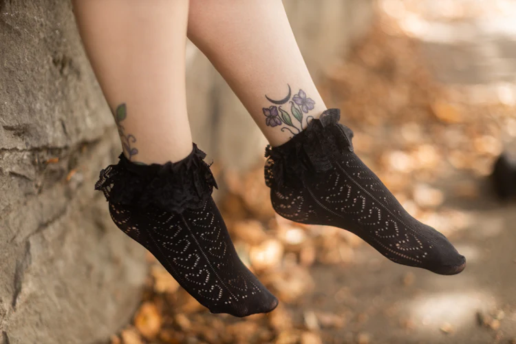 Heart Net Ankle with Ruffle - Image 5