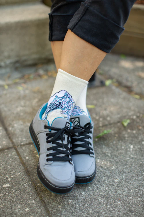 Hokusai Tabi Socks - Image 2