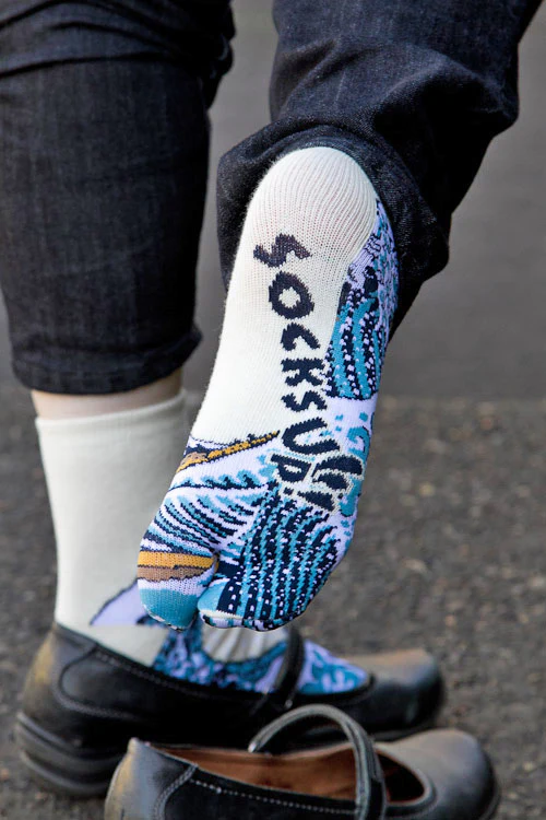 Hokusai Tabi Socks - Image 3