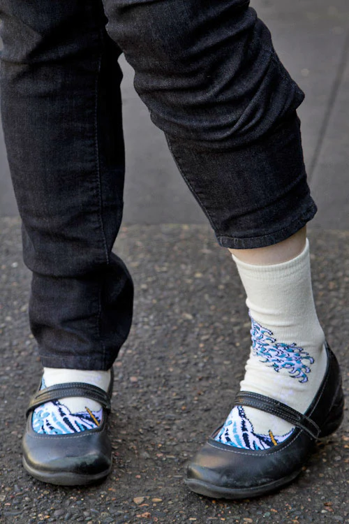 Hokusai Tabi Socks - Image 4