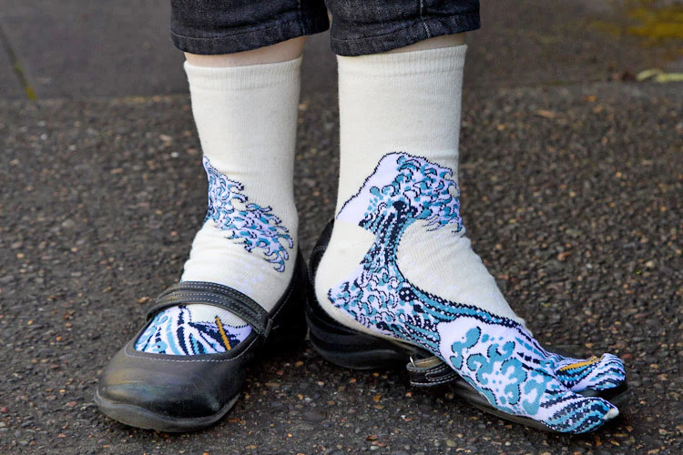 Hokusai Tabi Socks - Image 5