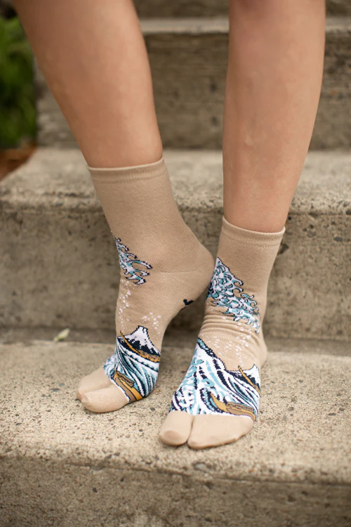 Hokusai Tabi Socks - Image 9