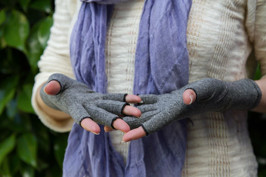 Imak Compression Fingerless Gloves - Image 8