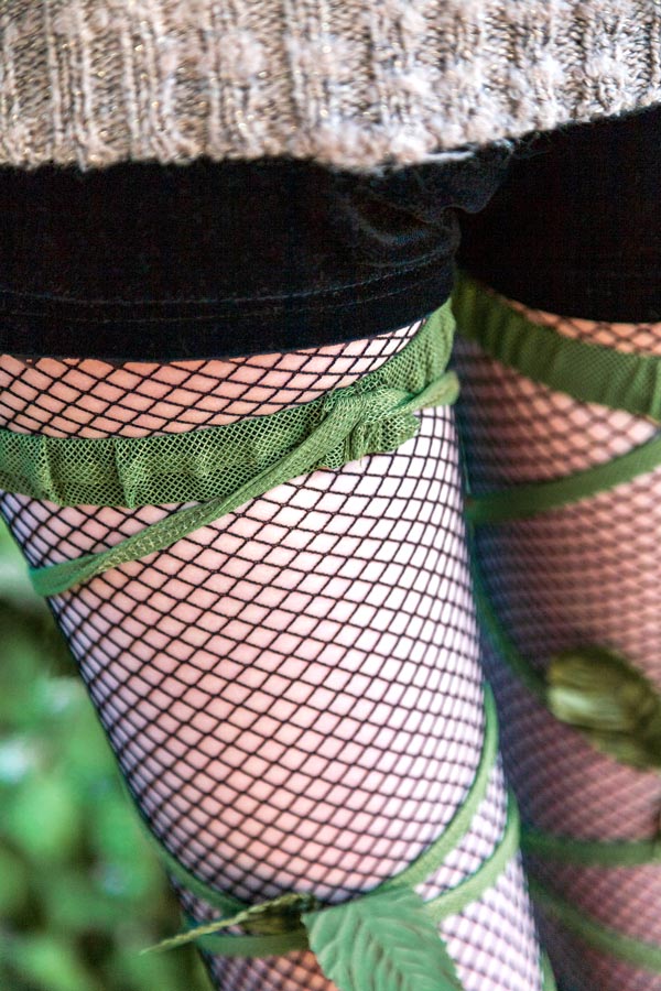 Ivy Shimmer Garter Leg Wrap - Image 4