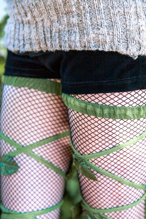 Ivy Shimmer Garter Leg Wrap - Image 5
