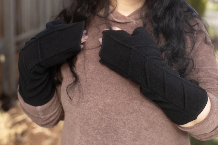 Leaf Pattern Fleece Arm Warmers - Image 10