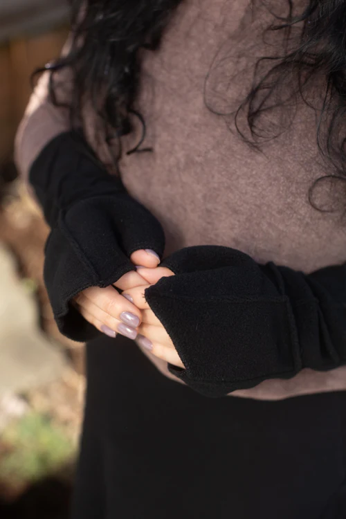 Leaf Pattern Fleece Arm Warmers - Image 4