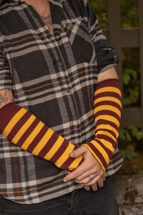 M Sleeves - Dark Red/Gold