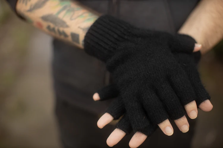 Orkney Angora Thermal Fingerless Gloves - Image 9