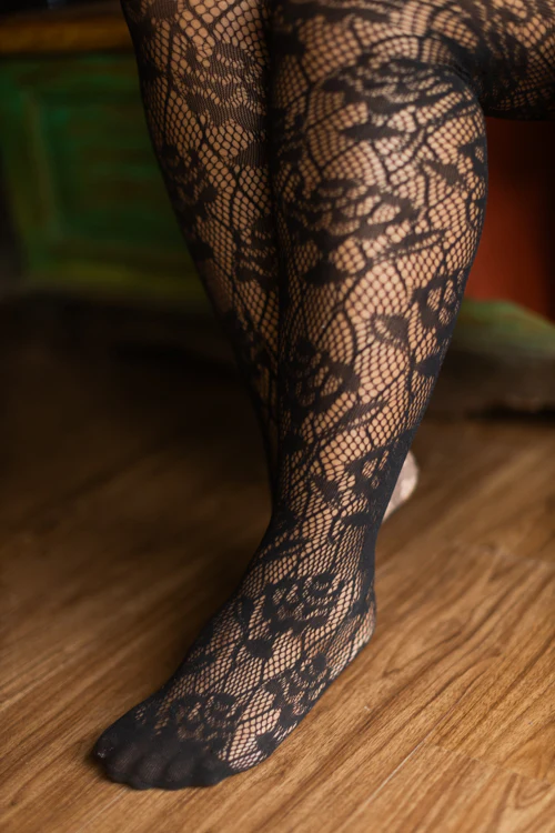Plus Size Wild Rose Net Tights - Image 5