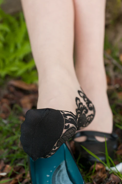 Sheer Baroque Cuban Heel Backseam Stockings - Image 5