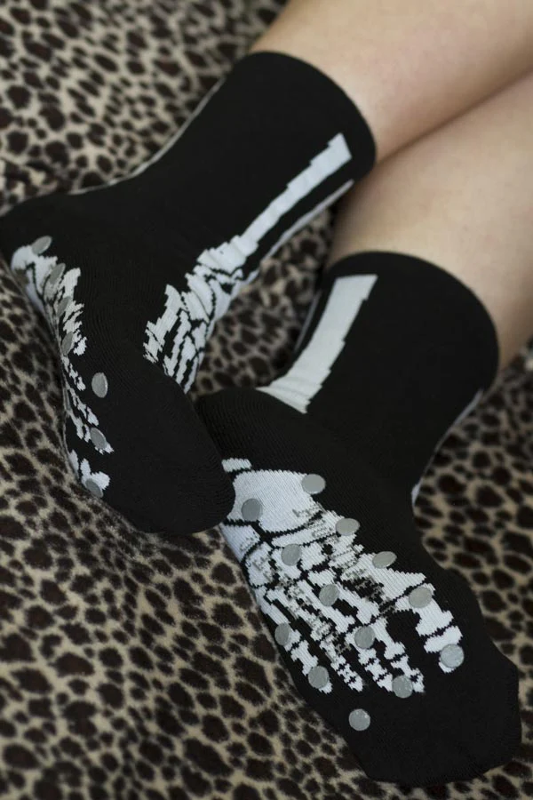 Skeleton Bones Slipper Socks - Image 2