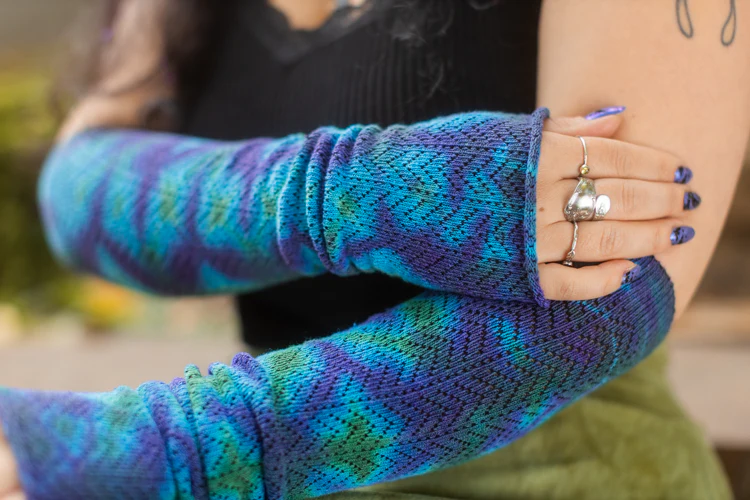 Tie Dye Chevron Sleeves - Image 6