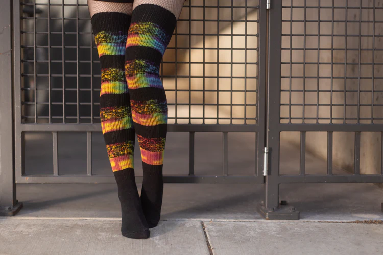 Marled Striped Tie Dyed Thigh High Socks - Image 6